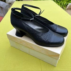 Peter Fox Vintage Navy Shoes Low Heel